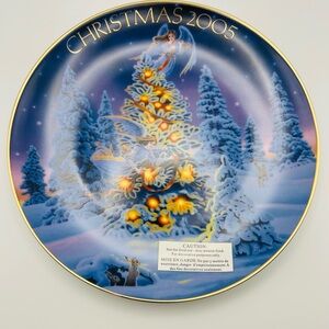 Avon 2005 Angel Lights Christmas Plate 22K Gold Trim w/ Box & Stand